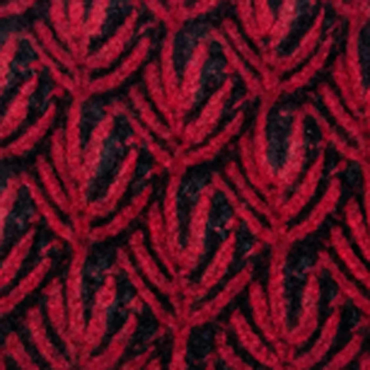 Fertiges: Tasche „Rote Tannenzweige“/ StrickStrand – schwarz und rot – Schulterriemen – 36 cm groß – Bild 3