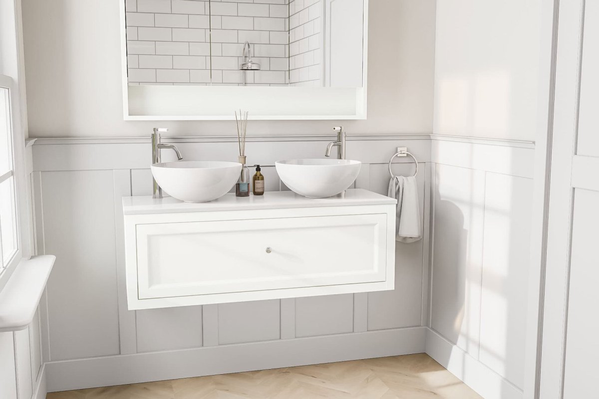 Klassischer Badmöbel 120 in der Farbe All White mit zwei Waschbecken – Bild 6