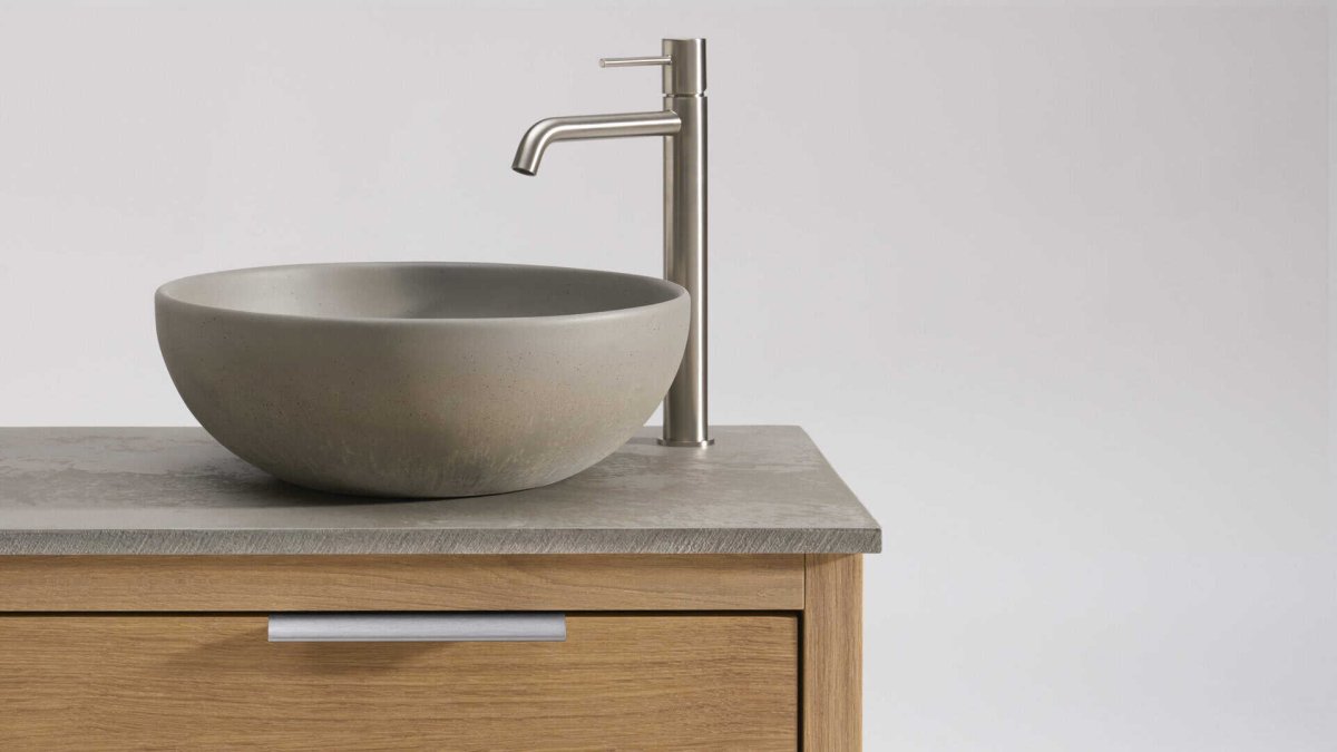 Lucca Badmöbel aus Massiveiche mit doppelter Schublade 60 cm mit Greystone Platte und Aufsatzbecken – Bild 4