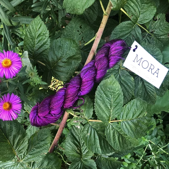 Wolle: „Mora“ / malabrigo – 2.25-2.75 / reine edle Maulbeeer-Seide, handgefärbt – 50 g à 205 m – Bild 7